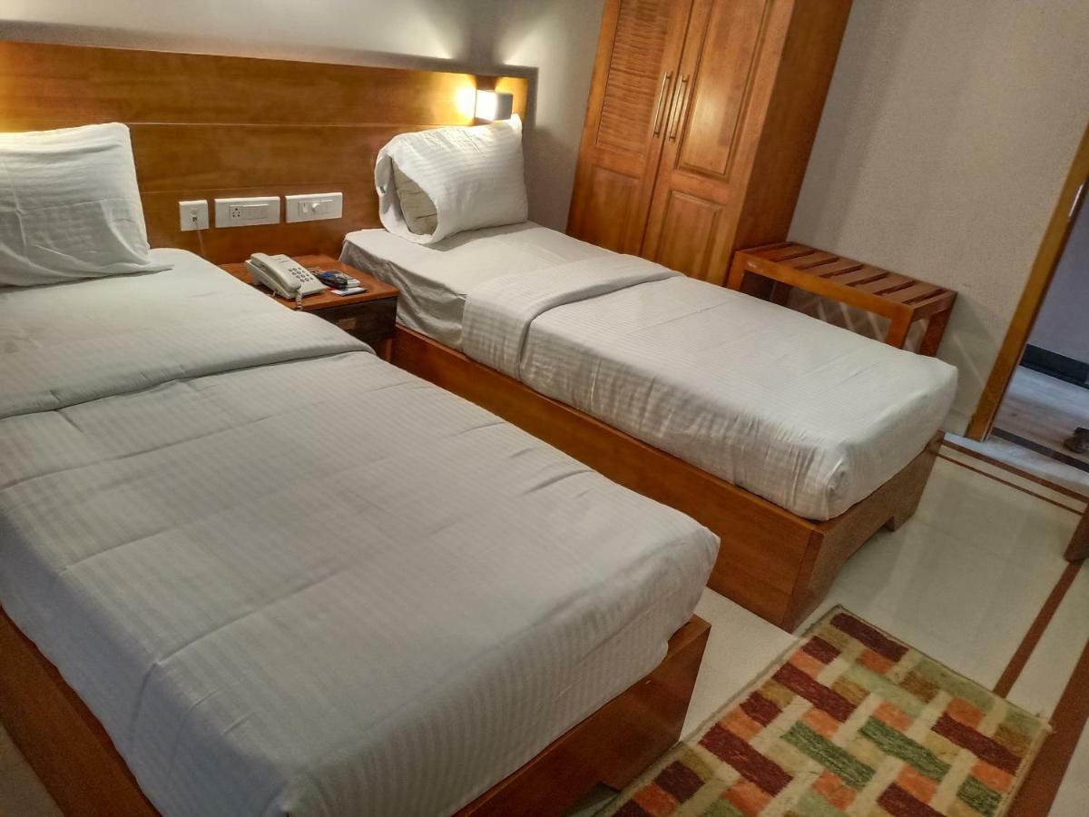 Devanganam Residency Hotel Guruvāyūr Esterno foto