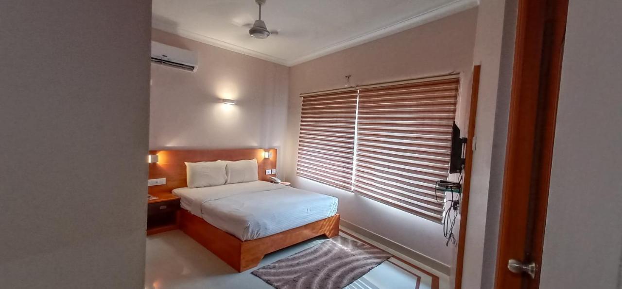 Devanganam Residency Hotel Guruvāyūr Esterno foto